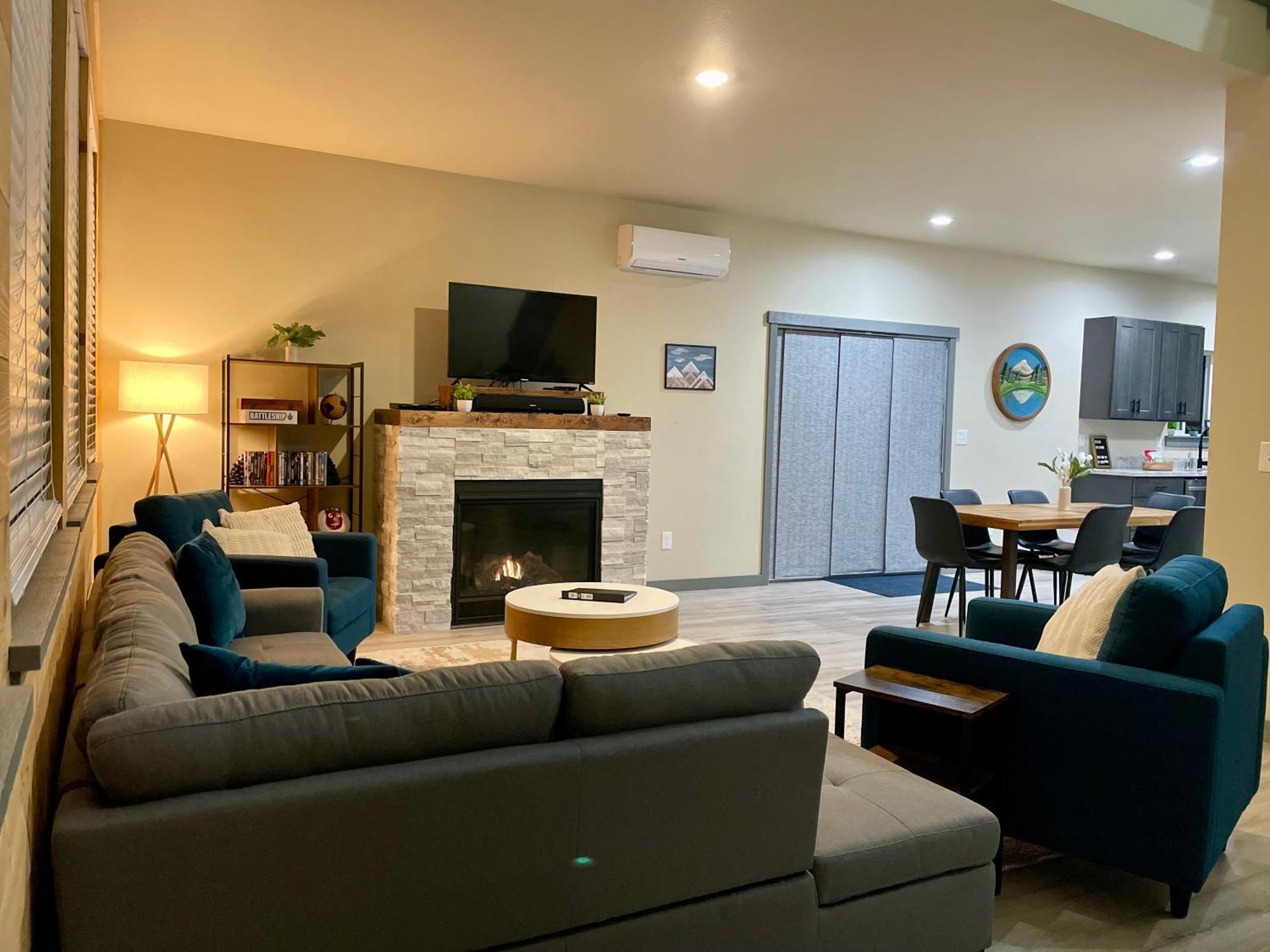 New Modern Cabin! 5Mi To Mt Rainier National Park! Hot Tub & Wifi Эшфорд Экстерьер фото